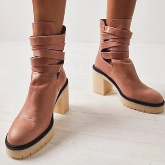 Free People Shoes - ✨NWOT✨ Free People Jesse Cutout Boot